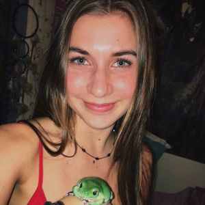 Meet your Posher, Claudia